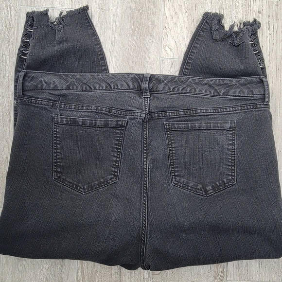 🌟HOST PICK🌟 Torrid High Rise Ultra Skinny Black 22 - Picture 7 of 16